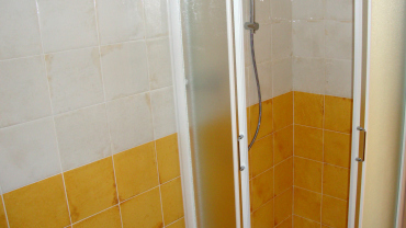 Rivestimento bagno con piastrelle in ceramica 20×20 – doccia